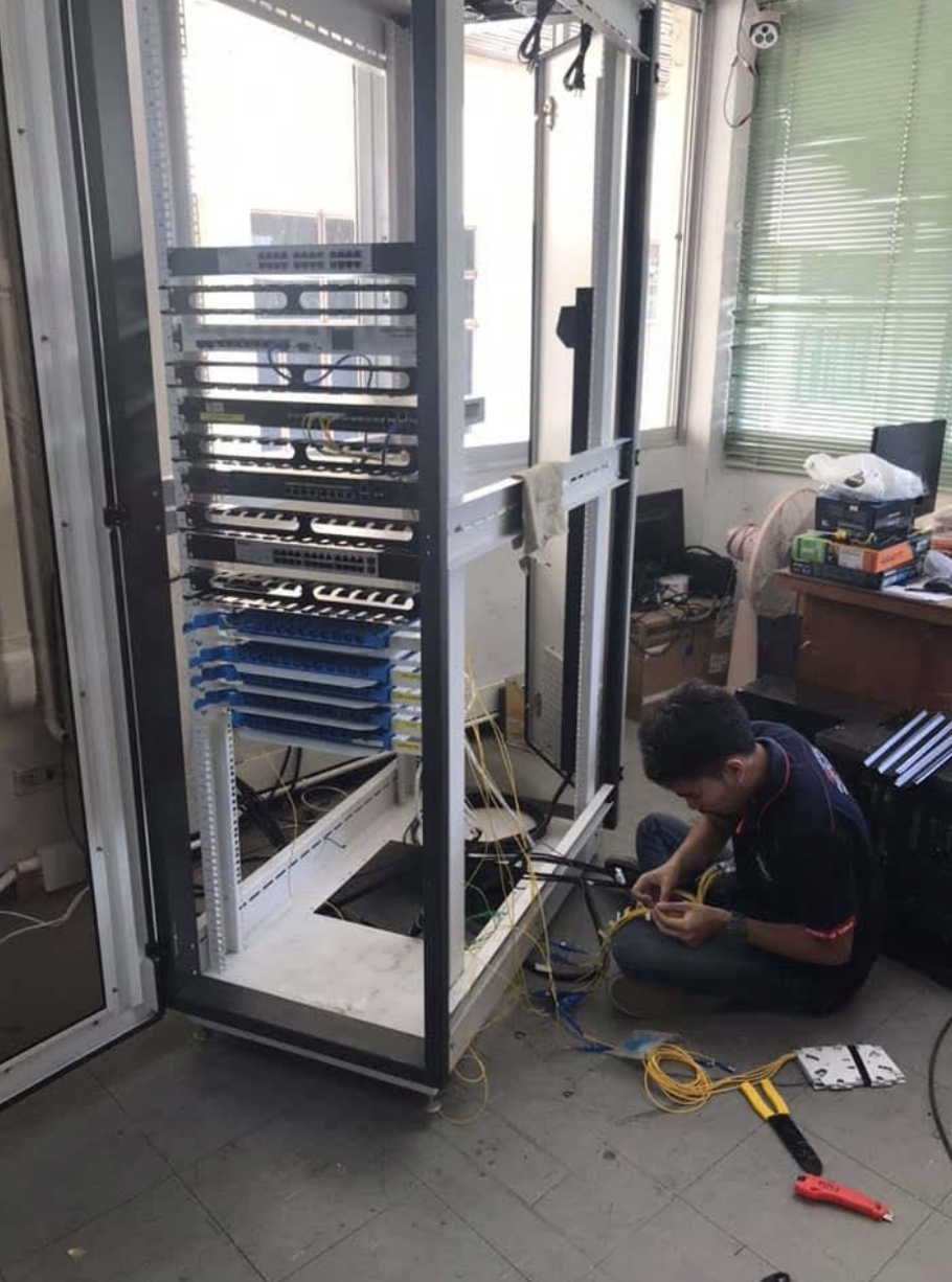 ติดตั้งและจัดระเบียบตู้ Network Rack — ผลงาน DDSERVICE2015